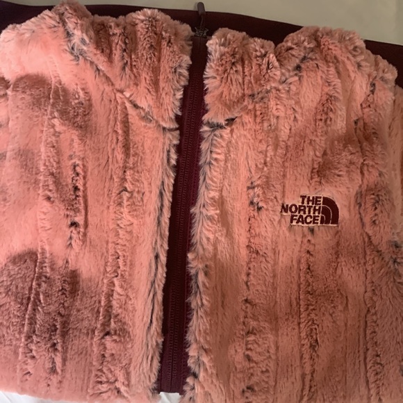 The North Face Furlander Vest in Pink & Maroon - Picture 5 of 6